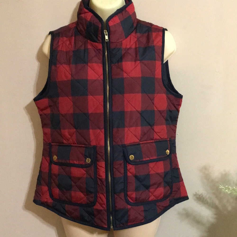 Poraphrose quilted check red and black vest size medium.